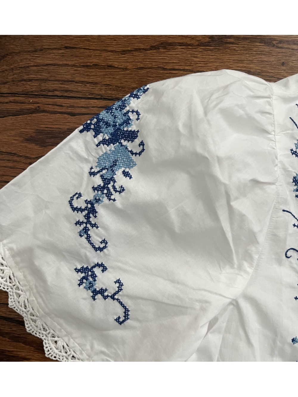 White Embroidered Lace Cropped Top with Blue Floral Details - Picture 3 of 6